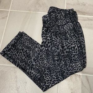 Leopard crop leggings